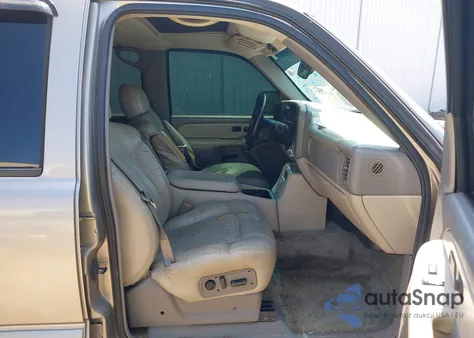 2001 Chevrolet Suburban 1500 Lt z USA, uszkodzony, nr VIN 3GNFK16T41G131819